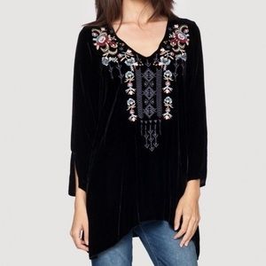 Johnny Was Elise Black Velvet Floral Embroidered
Tunic Top